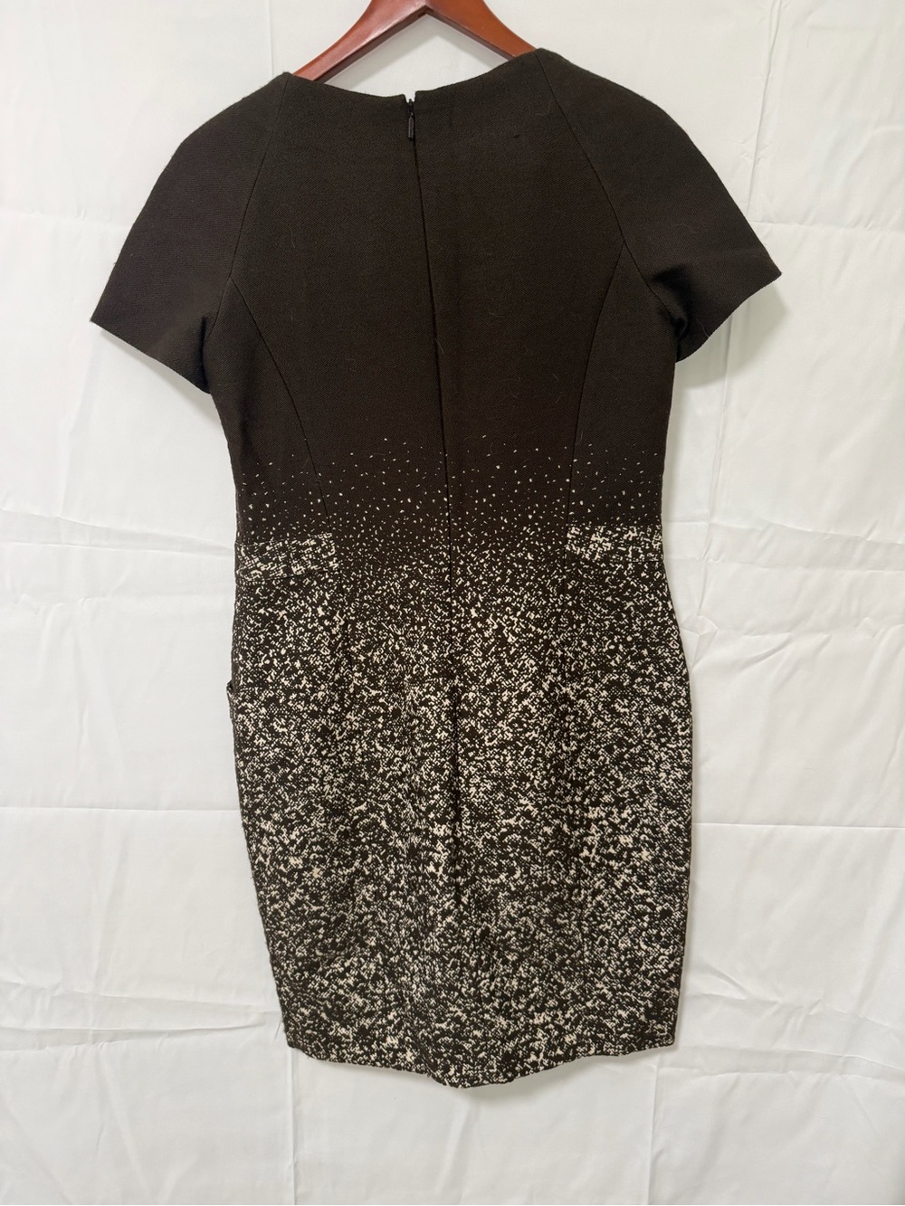 Carolina Herrera Black and Cream Speckled Short Sleeve Sheath Dress - Picture 7 of 7